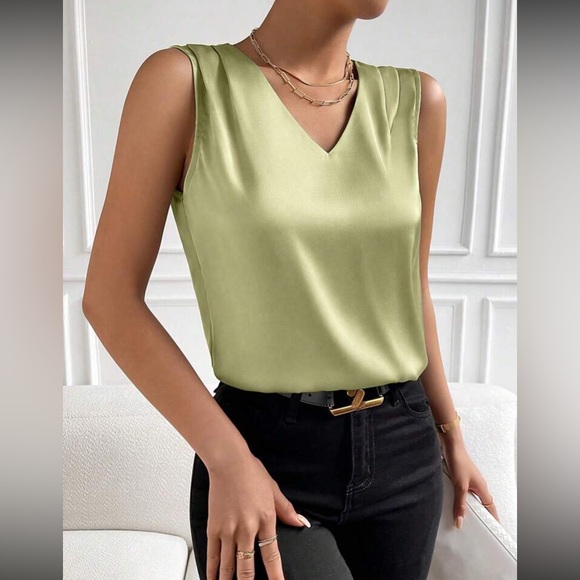 Luxe V neck sleeveless blouse - Picture 11 of 16